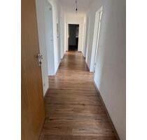 4-Zimmer-Wohnung mit Balkon & Garage in Weingarten