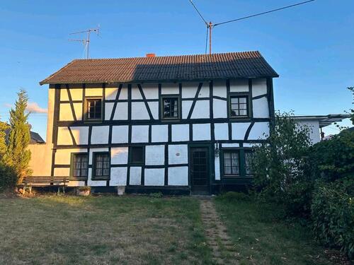 Foto - Fachwerkhaus mit sonnigem Garten und großem Nebengebäude