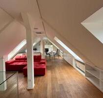 Helles & möbliertes Loft im Dachgeschoss – in Essen-Rüttenscheid