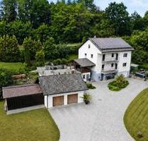 Ein-Zweifamilienhaus mit PV, 4 Garagen & großer Terrasse - Freudenberg