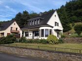 Foto - Freistehendes Einfamilienhaus mit großem Grundstück