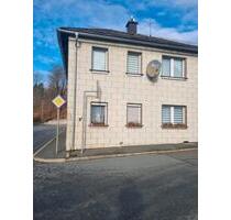 Zentrales gelegenes Haus mit Nebengebäude - Selbitz