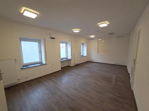 Foto - Gewerbeeinheit Ideal für: Fahrschule, Nachhilfe, Praxis,... in HD