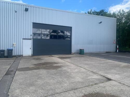 Foto - Halle mit Heizung und zwei Elektrotoren