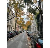 Köln-Neuehrenfeld. Hochwertige, vollmöblierte 2-Zi.-Whg. Altbau.