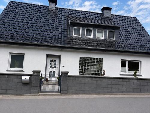 Foto - Einfamilienhaus mit großem Grundstück, Garage und viel Potenzial