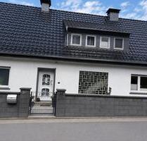 Einfamilienhaus mit großem Grundstück, Garage und viel Potenzial - Olpe