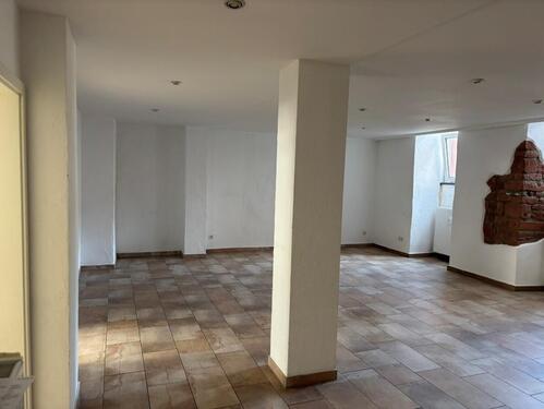 Foto - Diese attraktive Mietwohnung befindet sich in zentraler Lage der Wittlicher Innenstadt, in der Trierer Straße 38. Die Wohneinheit überzeugt durch eine durchdachte Raumaufteilung sowie eine ruhige...