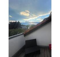 Traumhafter Ausblick in Hargesheim: helle, gemütliche 2-Zimmer-Dachwohnung
