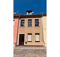 Stadthaus in Torgau - 130.000,00&nbsp;EUR Kaufpreis, ca.&nbsp; 112,00&nbsp;m&sup2; in Torgau (PLZ: 04860)
