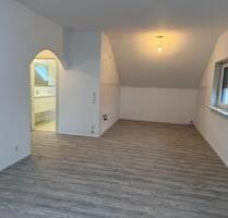 Sanierte 4-ZKB DG-Wohnung - KlimaWärmepumpe, Stellplatz + Garten - Gernsheim