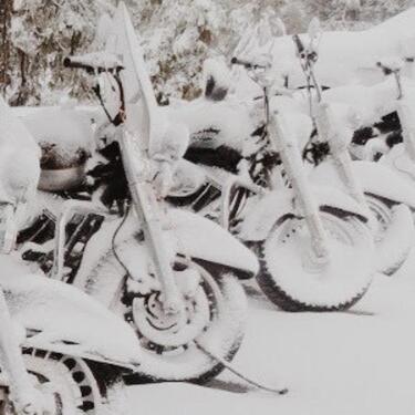 Foto - Biete Winterstellplatz Motorrad und co