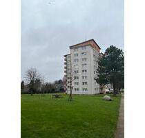 Bezahlbare 2,5-Zimmer-Wohnung im Lundweg 2 (Hochhaus) frei! - Flensburg Falkenberg