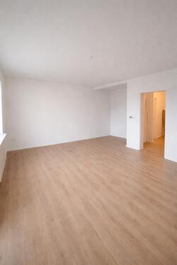 Foto - Frisch kernsanierte 1,5 Zimmer Wohnung mit Balkon und Einbauküche