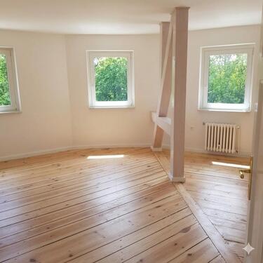 Foto - Am S-Bahnhof Strausberg! Helle 2-Zimmer-Wohnung mit Dielenboden