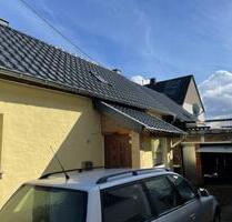 Einfamilienhaus mit Scheune und Garage - Ettringen