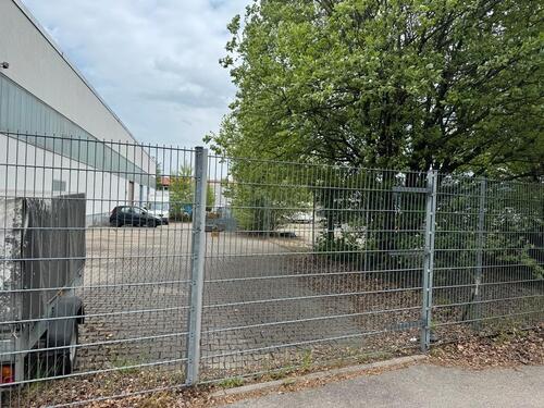 Foto - Gewerbe Autohandel Autolatz 30-40 autos mit Büro