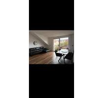 3 Zimmer Dachgeschosswohnung - 1.200,00&nbsp;EUR Kaltmiete, ca.&nbsp; 65,00&nbsp;m&sup2; in Schwaikheim (PLZ: 71409)