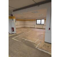 Lagerfläche Hürth ca 400 qm - 3.400,00 EUR Kaltmiete, ca.  8,50 m² in Hürth (PLZ: 50354)