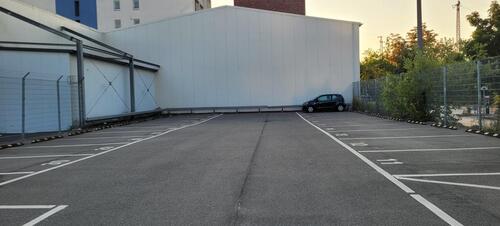 Foto - Parkplatz Stellplatz Pkw Lkw Anhänger Wohnmobil Transporter