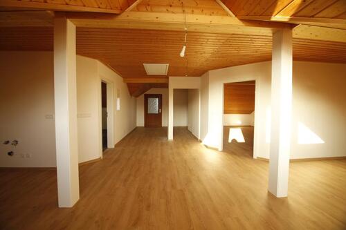 Foto - Dachgeschosswohnung - 550,00&nbsp;EUR Kaltmiete, ca.&nbsp; 85,00&nbsp;m&sup2;