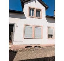 Sanierungsbedürftiges Reihenmittelhaus mit Hof - Bad Kreuznach