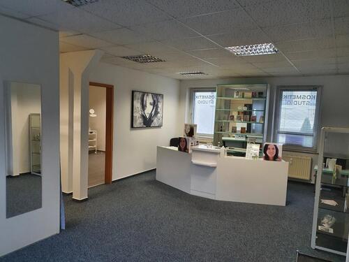 Foto - PraxisKosmetikstudio mit Mobiliar im Zentrum von Zschopau