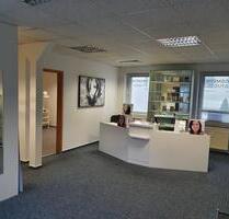 PraxisKosmetikstudio mit Mobiliar im Zentrum von Zschopau