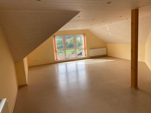 Foto - 4-Zimmerwohnung DG - 900,00&nbsp;EUR Kaltmiete, ca.&nbsp; 110,00&nbsp;m&sup2;