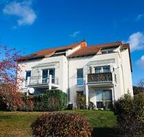 NEU - Sonnige DG-Wohnung mit Dachterrasse & Parkett – Bad Emstal