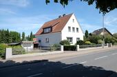Foto - Ein-Zweifamilienhaus mit viel Platz, Keller und Garage