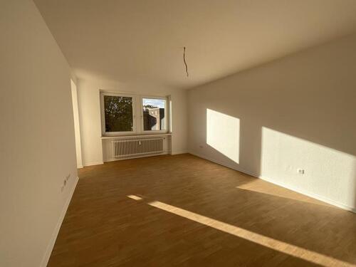Foto - 3-Zimmer-Wohnung mit Balkon in modernisierten Mehrparteienhaus!