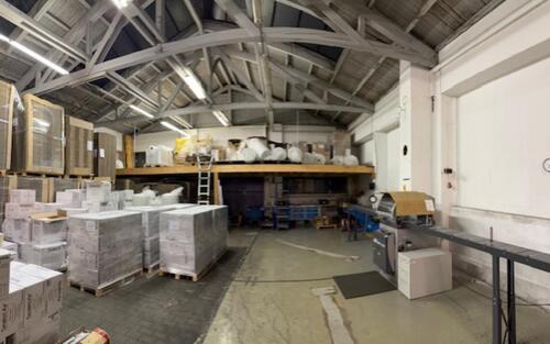 Foto - Lagerraum in einer Halle für Dinge in (fast) jeder Größe