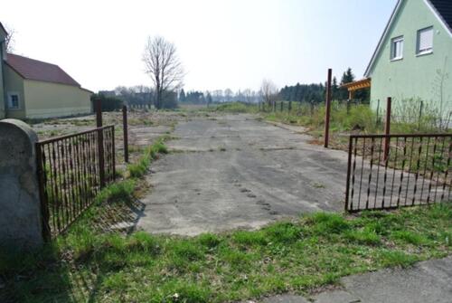 Foto - Großes ebenes Baugrundstück mit Wiese und Erholungsfläche