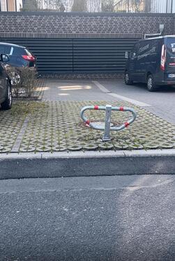 Foto - Parkplatz in Bad Hersfeld, Knottengasse , mit Parkbügel