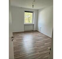 Renovierte 2-Zimmer-Wohnung mit Blick ins Grüne- Küche & Garten - Wuppertal Gemarkung Barmen