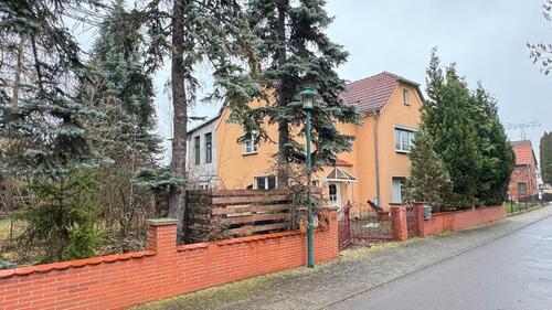 Foto - Großes Grundstück (936qm) stark sanierungsbedürftiges Haus.