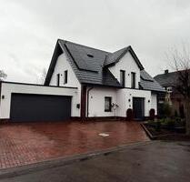 Modernes Einfamilienhaus mit Doppelgarage und Wintergarten - Bersenbrück