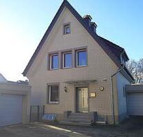 Charmantes Einfamilienhaus mit Wintergarten und zwei Garagen - Beckum