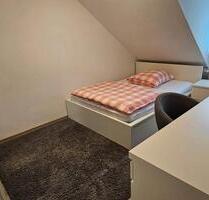 Zimmer in Studenten WG für 3er Wohnung ist komplett Ausgestattet - Hof Neuhof