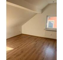 Kleine Dachgeschosswohnung in Büchenbeuren zu vermieten