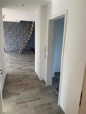 Foto - Helle 2-3 ZKB Dachgeschoss Wohnung in Fremersdorf