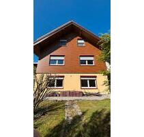 Einfamilienhaus mit Einliegerwohnung, Carport, PV, Wärmepumpe - Margetshöchheim