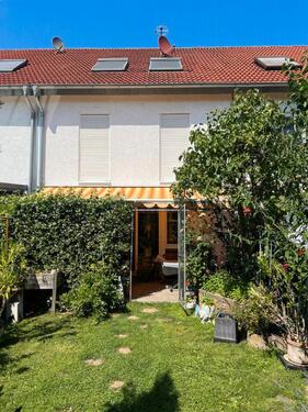 Foto - Großzügiges Reihenmittelhaus in Mannheim-Neuhermsheim