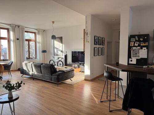 Foto - Stilvolle 3-Zimmer-Altbauwohnung mit offenem Wohnkonzept