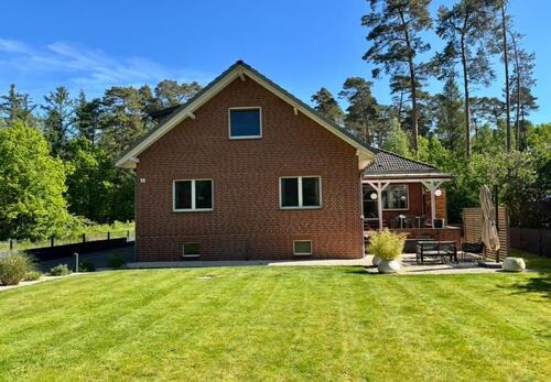 Foto - Freistehendes, großzügiges Einfamilienhaus am Wald in Wietze