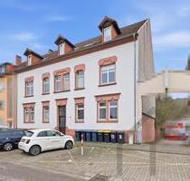 Zentrale Altbauwohnung langfristig zu vermieten! - Homburg