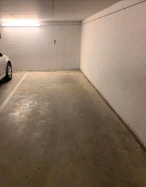 Foto - Tiefgaragenstellplatz von Mai bis August zu vermieten