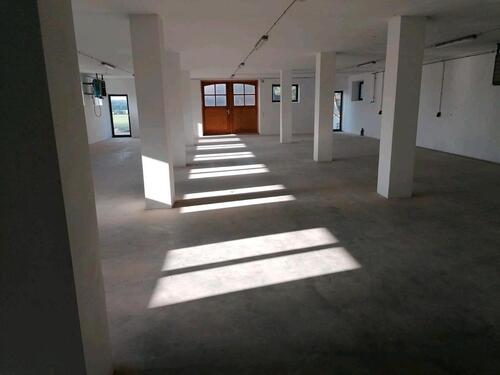 Foto - helle Lagerhalle - 1.200,00&nbsp;EUR Kaltmiete, ca.&nbsp; 4,00&nbsp;m&sup2;