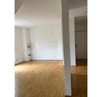 Bad Kreuznach-Süd: helle 3-Zimmer-Wohnung mit Balkon und 2 Aussenstellplätzen